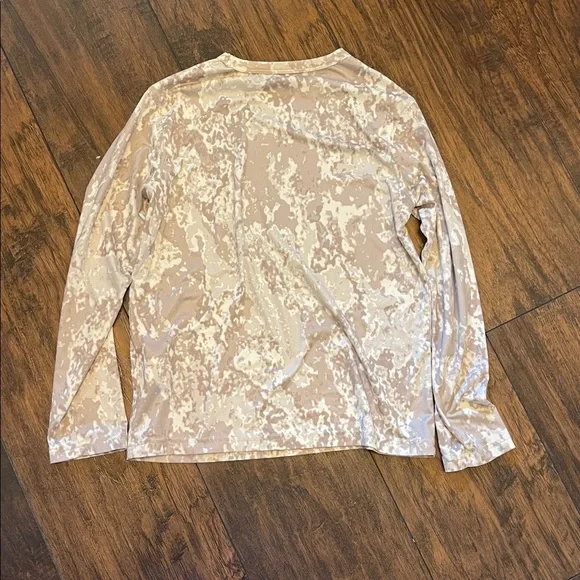 Old Navy Active Beige Camouflage Shirt SZ M (8) - Picture 3 of 4